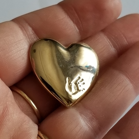 Vintage brooch The Variety Club heart with handprint broach pin gold tone - Picture 2 of 8